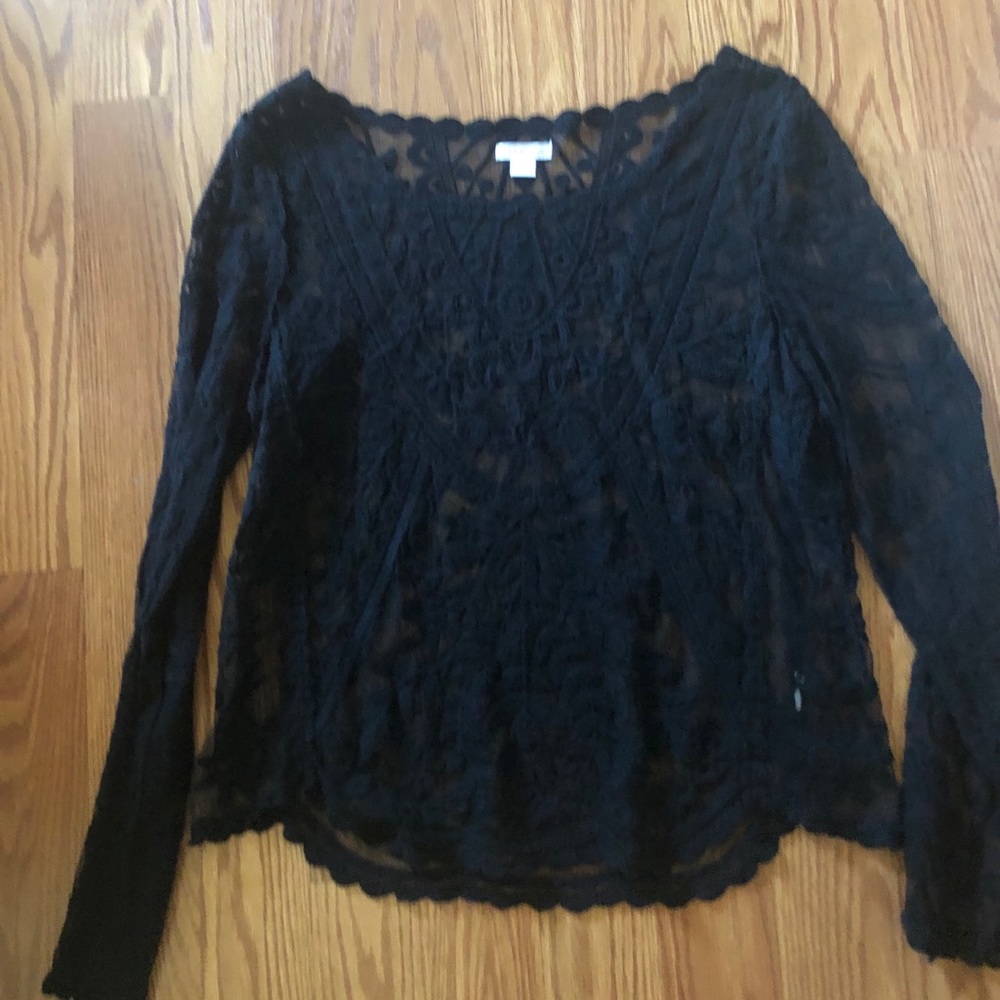 Lacy black top